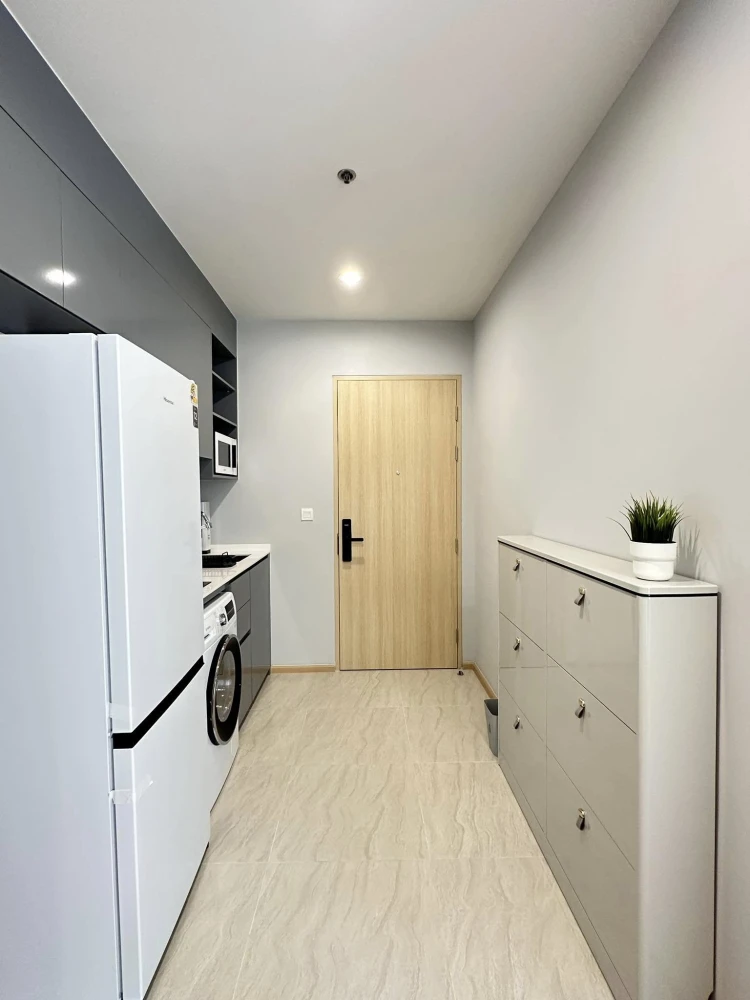 For rent: Skyrise Avenue Sukhumvit 64, 3rd floor, Building D, 2 bedrooms, warm atmosphere, very livable, very worth booking.