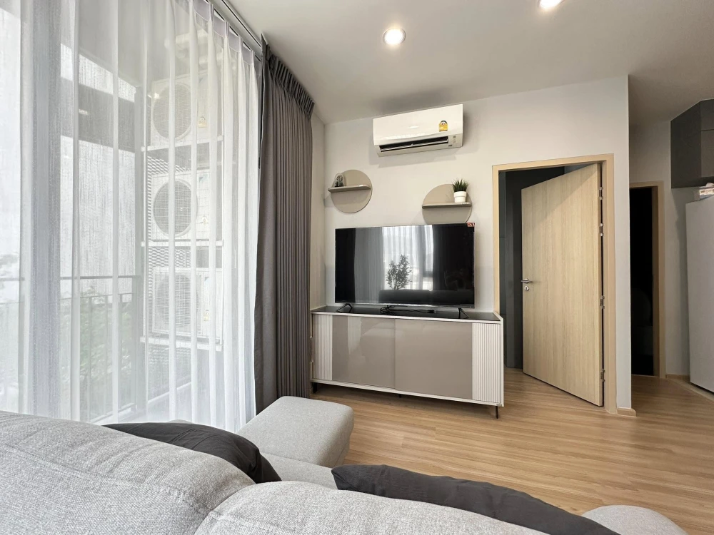 For rent: Skyrise Avenue Sukhumvit 64, 3rd floor, Building D, 2 bedrooms, warm atmosphere, very livable, very worth booking.