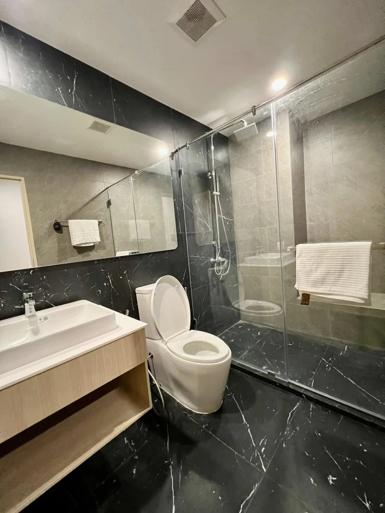 For rent: Skyrise Avenue Sukhumvit 64, high floor, great city view, minimalistic but beautiful, simple but livable.