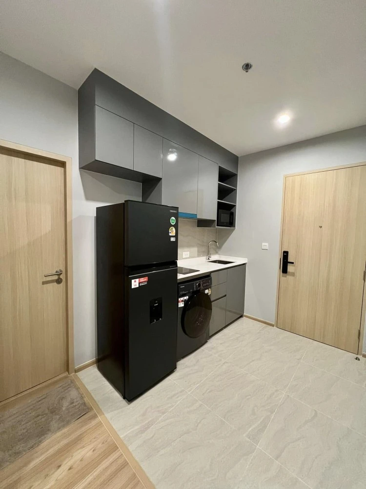 For rent: Skyrise Avenue Sukhumvit 64, high floor, great city view, minimalistic but beautiful, simple but livable.