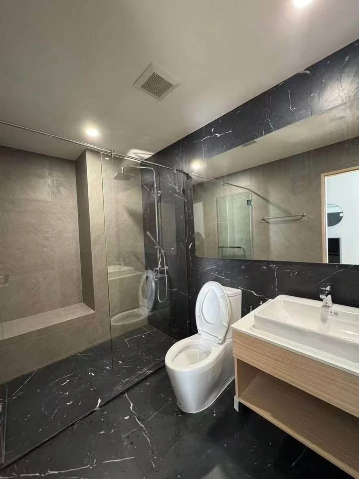 For rent: Skyrise Avenue Sukhumvit 64, 2 bedrooms, 1 bathroom. Very spacious and comfortable. Book now!