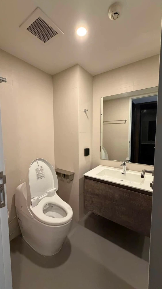 For rent: Suan Bua Residence Ari - Ratchakru. Spacious and comfortable room, not cramped at all. Equipped with high-quality appliances. Book now!