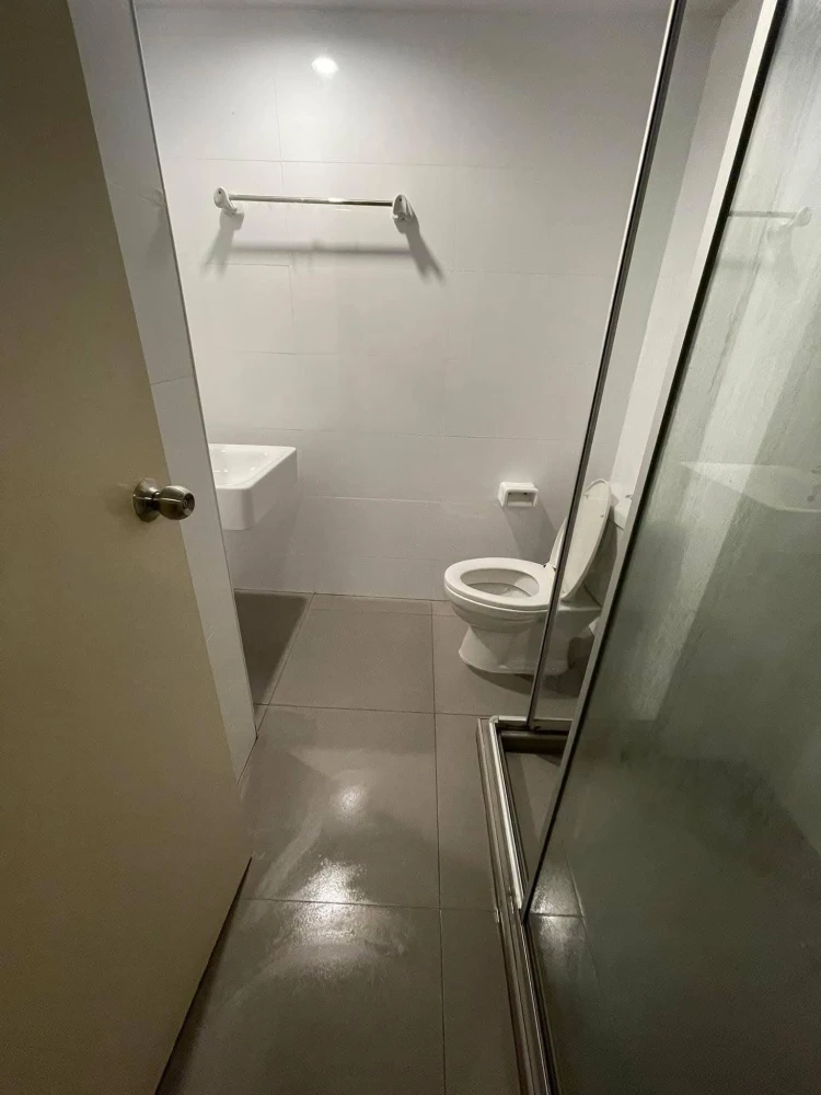 For rent: Swift Condo ABAC Bangna, 8th floor (top floor). Quiet and peaceful atmosphere, not crowded. Book now!