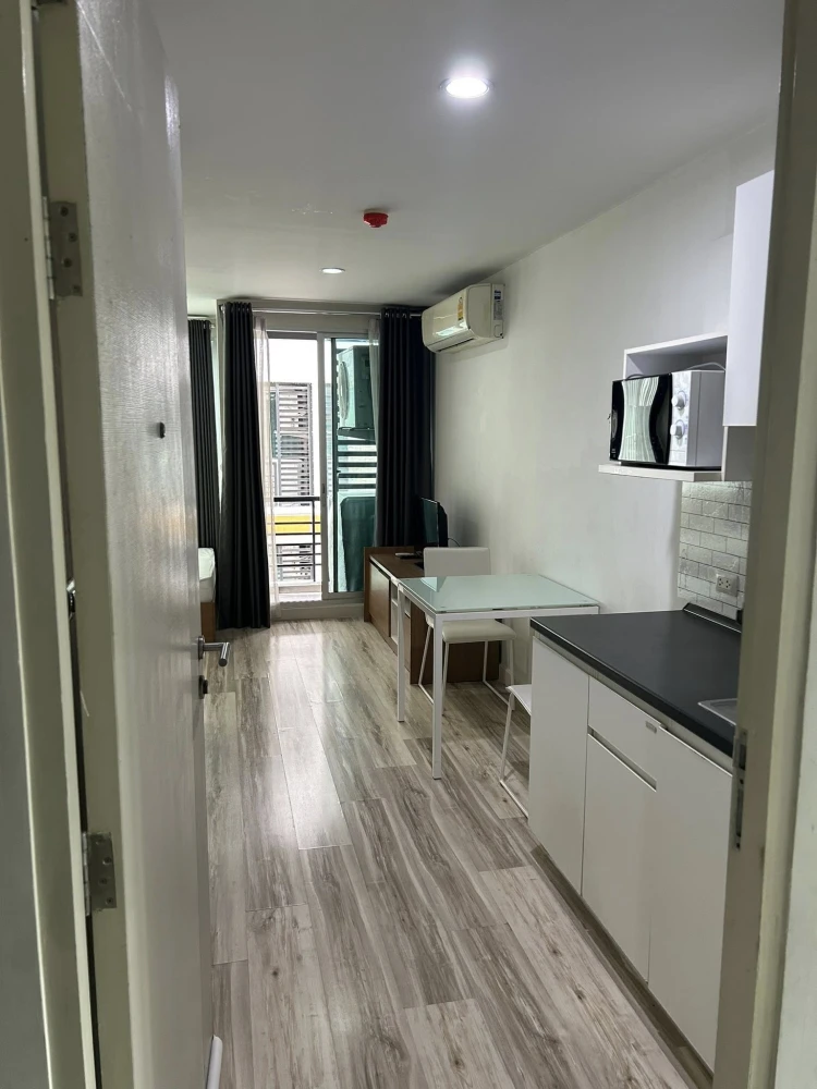 For rent: Sammakorn S9 Condominium, studio room, 3rd floor, fully furnished and electric appliances, ready to move in.
