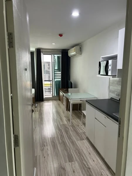 For rent: Sammakorn S9 Condominium, studio room, 3rd floor, fully furnished and electric appliances, ready to move in.