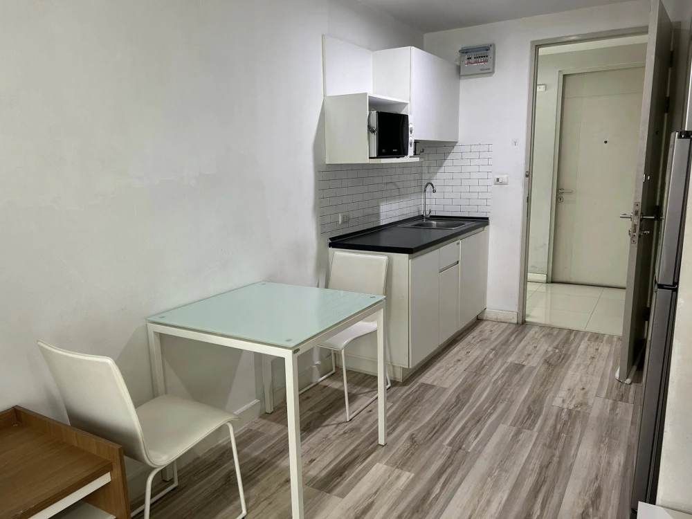For rent: Sammakorn S9 Condominium, studio room, 3rd floor, fully furnished and electric appliances, ready to move in.