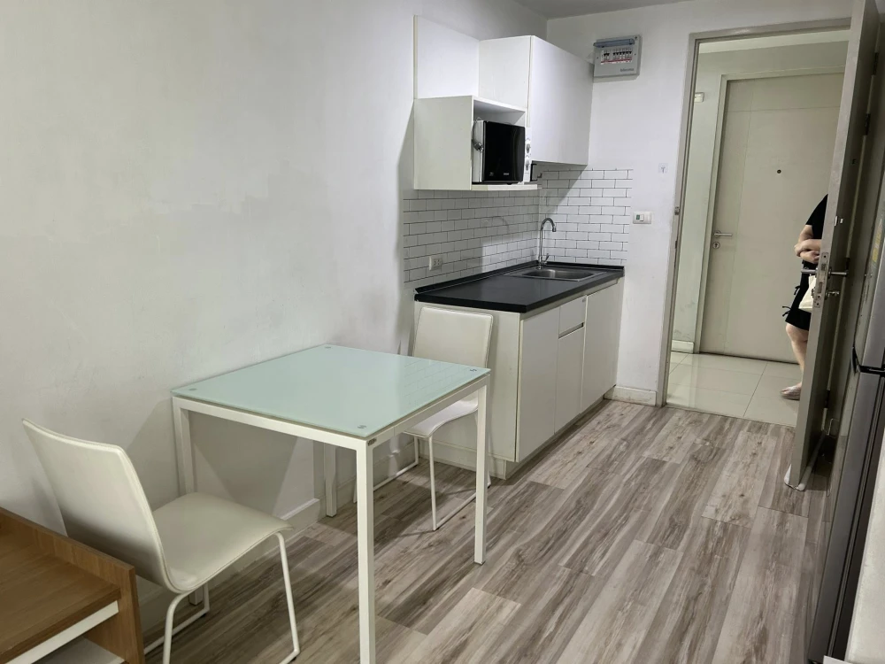 For rent: Sammakorn S9 Condominium, studio room, 3rd floor, fully furnished and electric appliances, ready to move in.