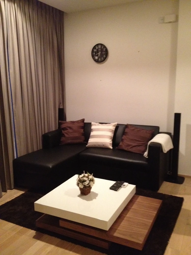 For rent!! Siri at Sukhumvit 28th floor, beautiful room with full facilities, hurry and book now!!