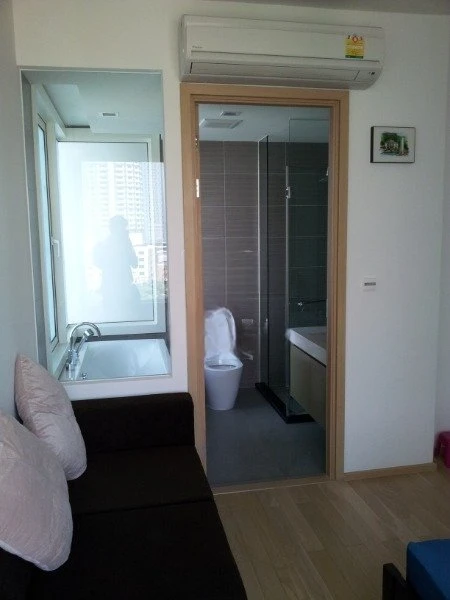For rent Siri at Sukhumvit, high floor, excellent view, street view, Front corner, fully furnished, move in now, don't hesitate.