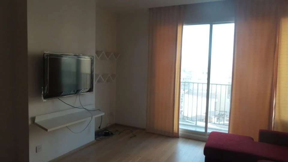 For rent Siri at Sukhumvit, high floor, excellent view, street view, Front corner, fully furnished, move in now, don't hesitate.