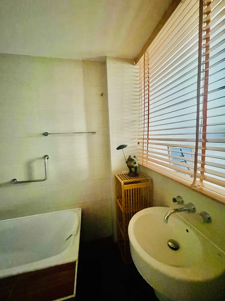 For rent, Siri at Sukhumvit, fully furnished. Complete electrical appliances. Hurry up to reserve. Don't wait.