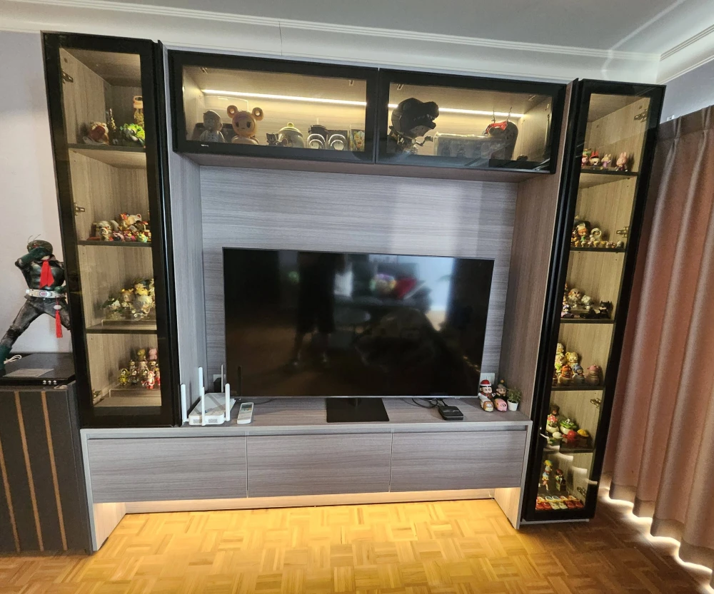 For rent: Silom Suite, 14th floor, corner unit, view of Sathorn Road/St. Louis BTS station. Don't miss out!