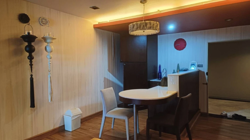 For rent!! State Tower Condominium, 39th floor, beautiful room, fully furnished, ready to move in. Reserve now!!