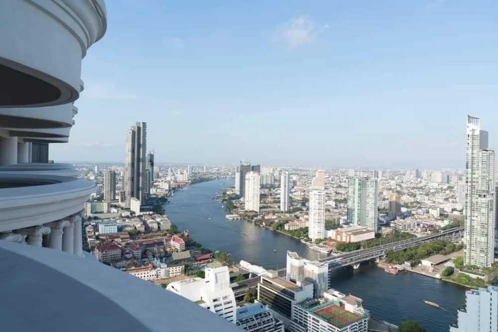 For rent!! State Tower Condominium, 39th floor, beautiful room, fully furnished, ready to move in. Reserve now!!