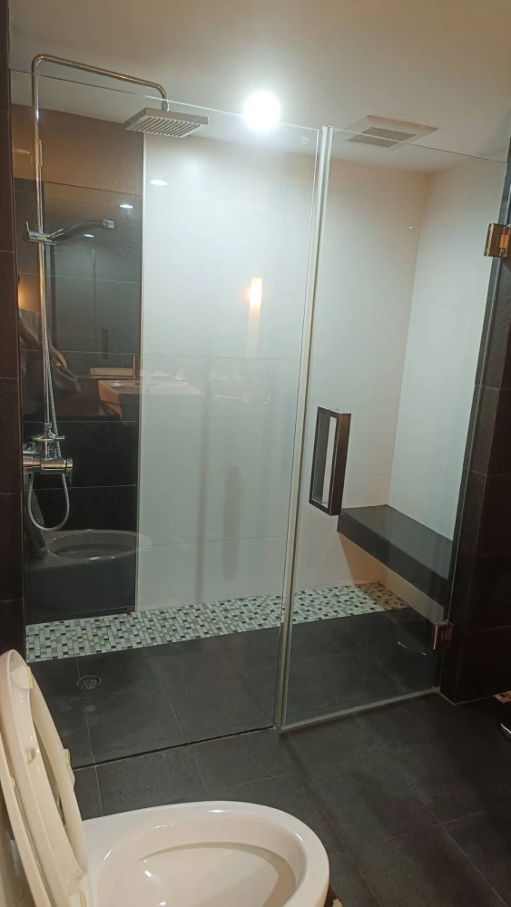 For rent!! State Tower Condominium, 39th floor, beautiful room, fully furnished, ready to move in. Reserve now!!