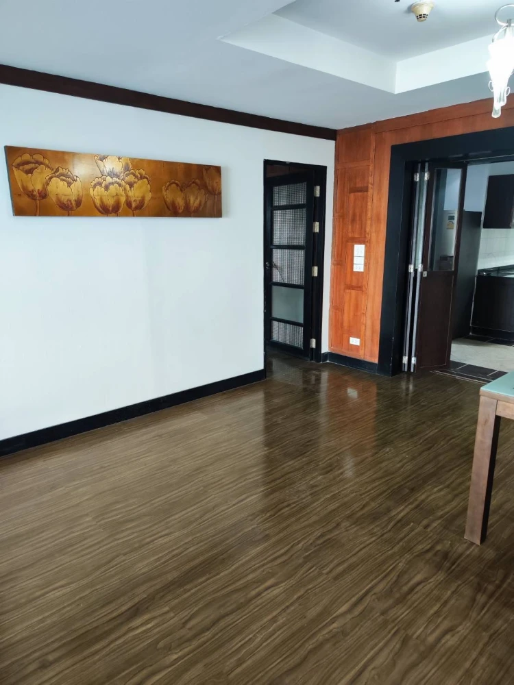 For rent!! State Tower Condominium, spacious room, good location, ready to move in immediately, don't miss it!!