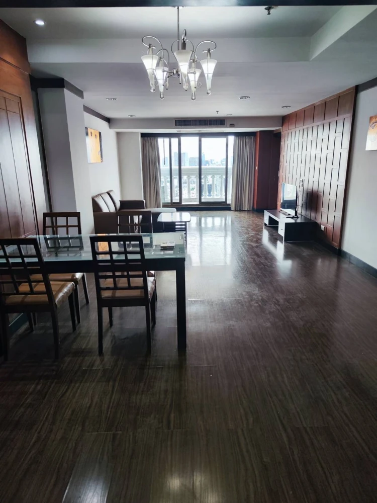 For rent!! State Tower Condominium, spacious room, good location, ready to move in immediately, don't miss it!!