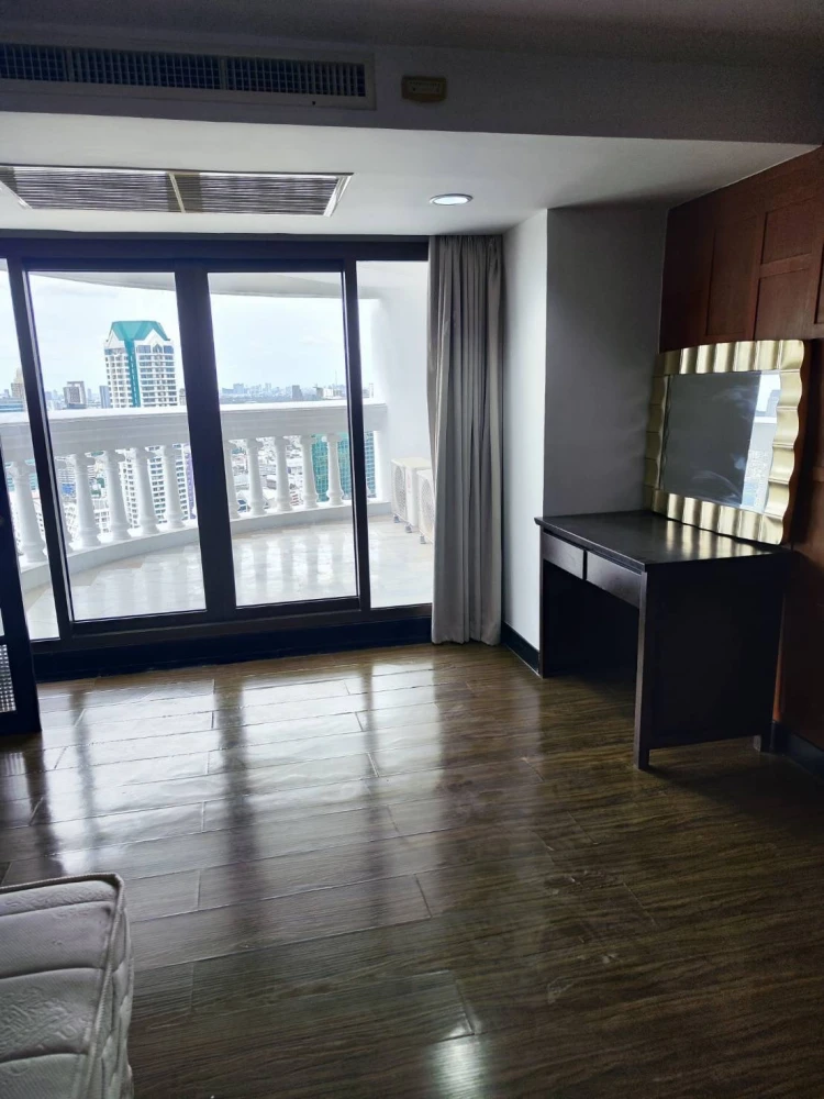 For rent!! State Tower Condominium, spacious room, good location, ready to move in immediately, don't miss it!!