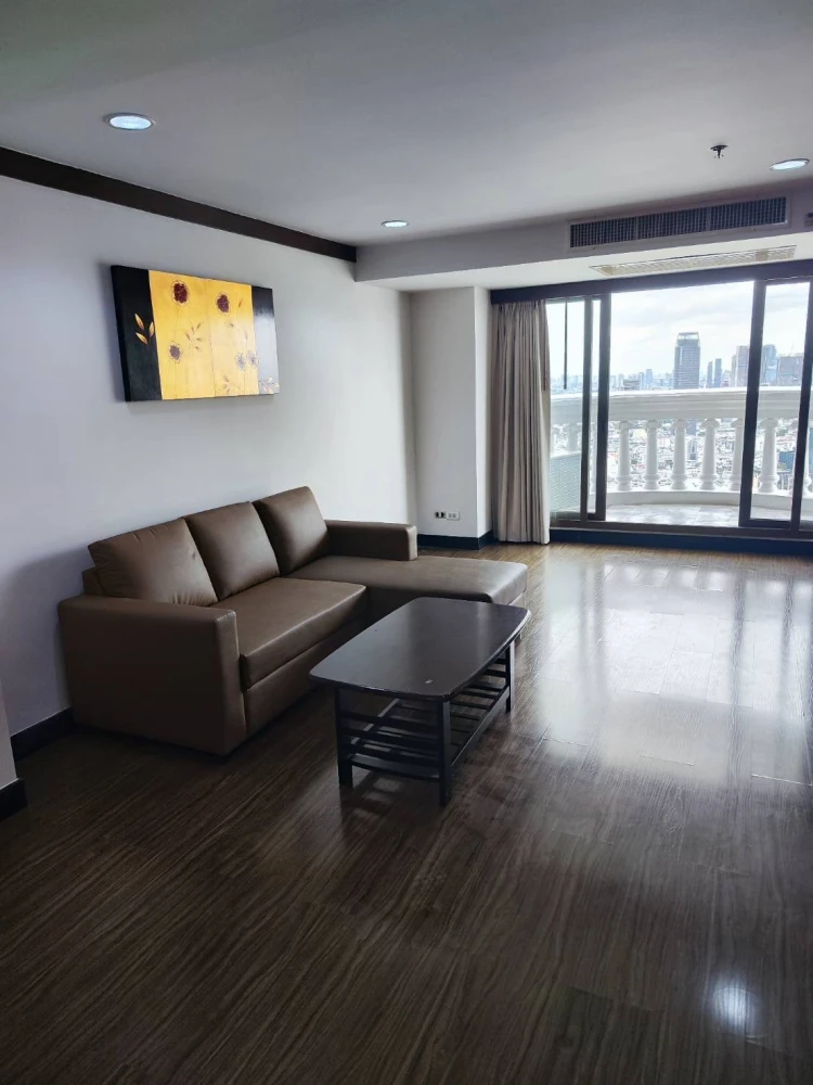 For rent!! State Tower Condominium, spacious room, good location, ready to move in immediately, don't miss it!!