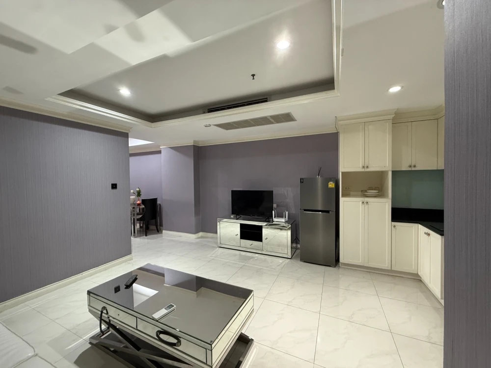 For rent, State Tower Condominium, beautiful room, ready to move in.