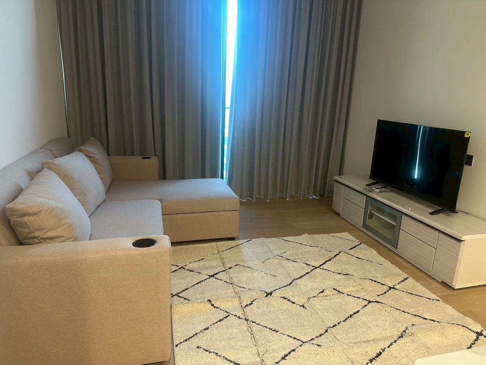For rent, Anil Sathorn 12, 32nd floor, comes with complete furniture and electrical appliances. Interested, hurry and reserve now. Don't miss out.