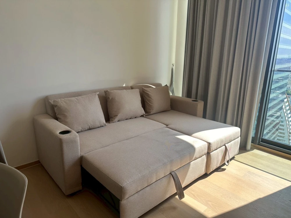 For rent, Anil Sathorn 12, 32nd floor, comes with complete furniture and electrical appliances. Interested, hurry and reserve now. Don't miss out.
