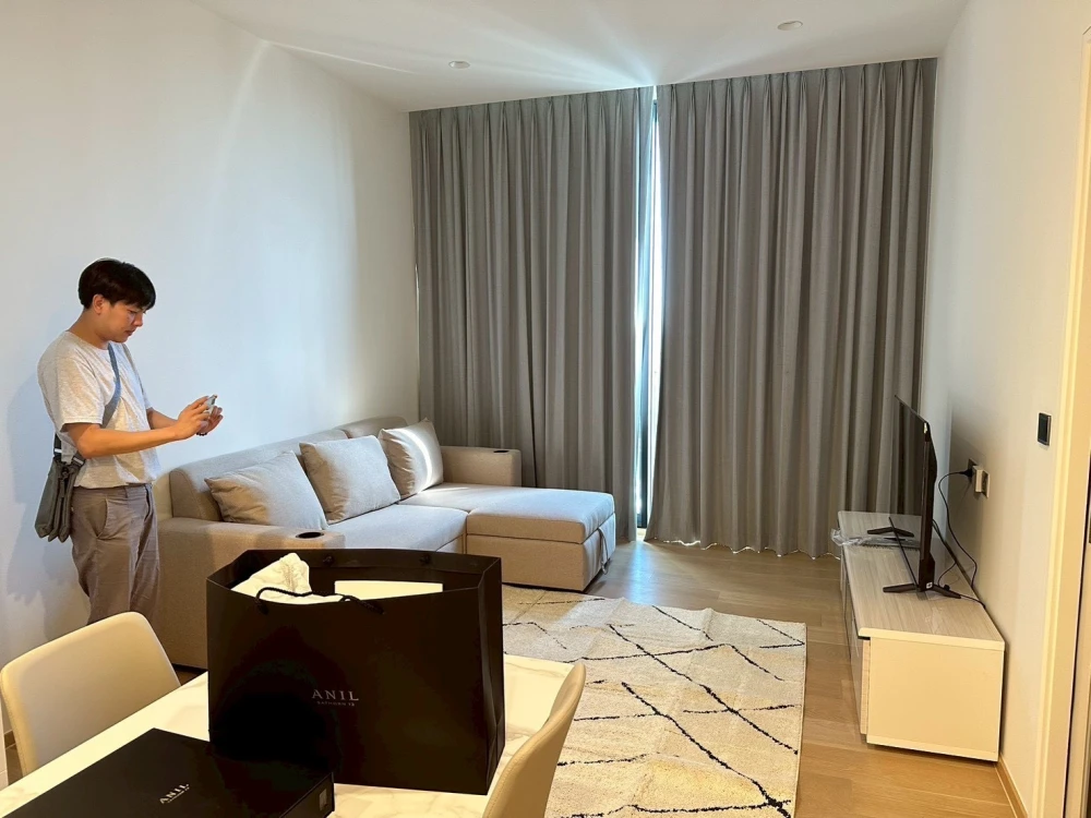 For rent, Anil Sathorn 12, 32nd floor, comes with complete furniture and electrical appliances. Interested, hurry and reserve now. Don't miss out.