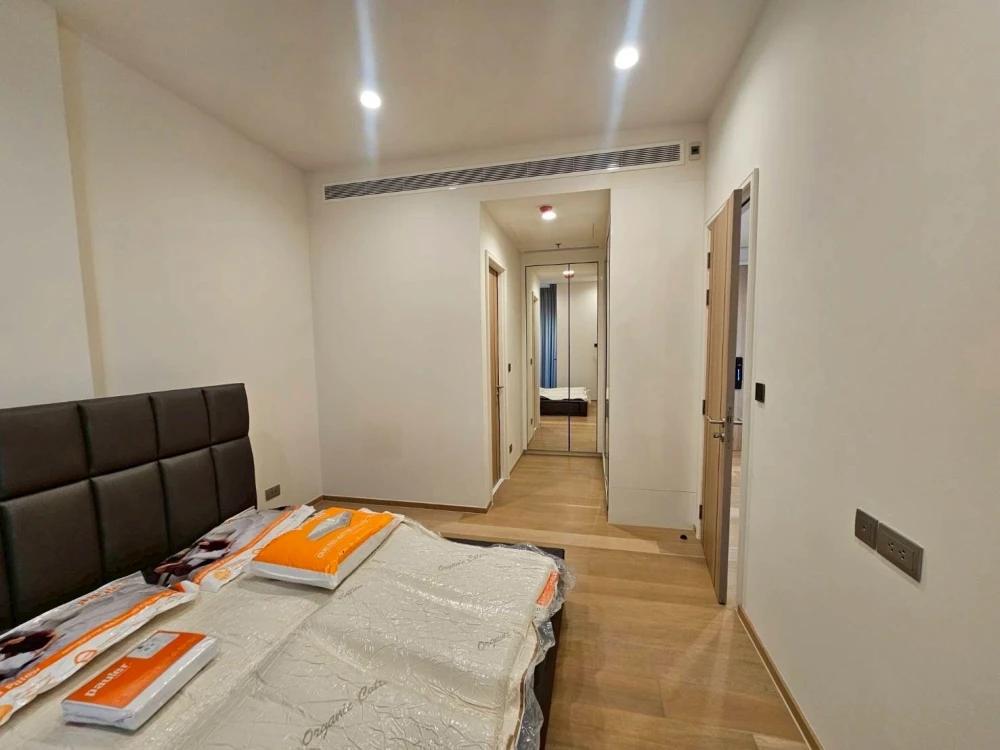 For rent, Anil Sathorn 12, 32nd floor, comes with complete furniture and electrical appliances. Interested, hurry and reserve now. Don't miss out.