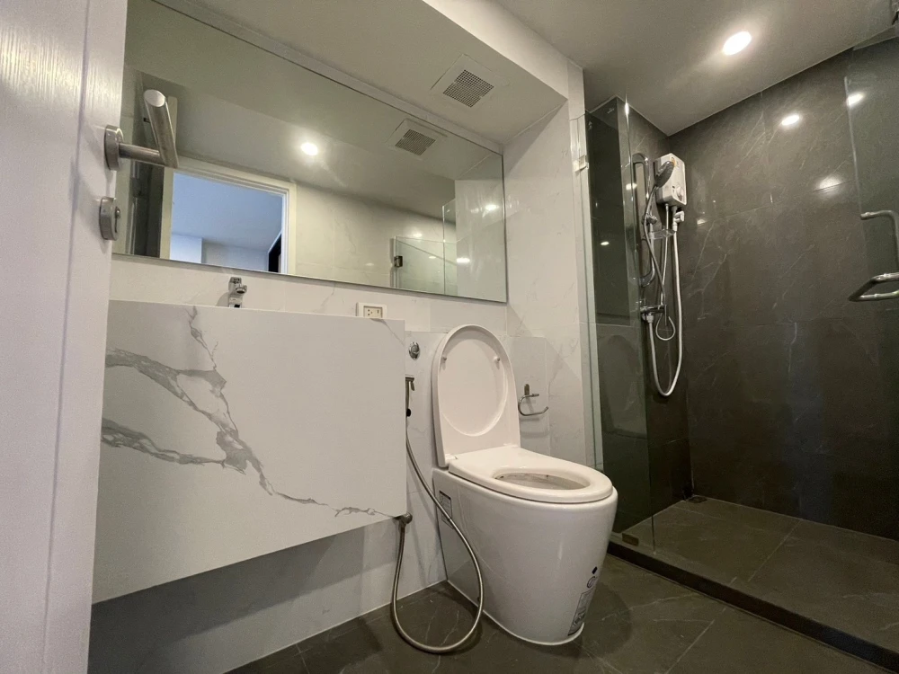 For rent!! Origin Plug & Play Ramkhamhaeng Triple Station Duplex room, 21st floor, brand new room, don't miss it!!