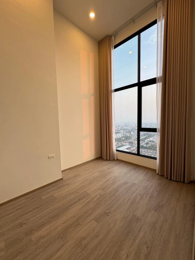 For rent: Origin Plug and Play Nonthaburi Station, 29th floor, corner room, best view. I tell you, you must not miss it.