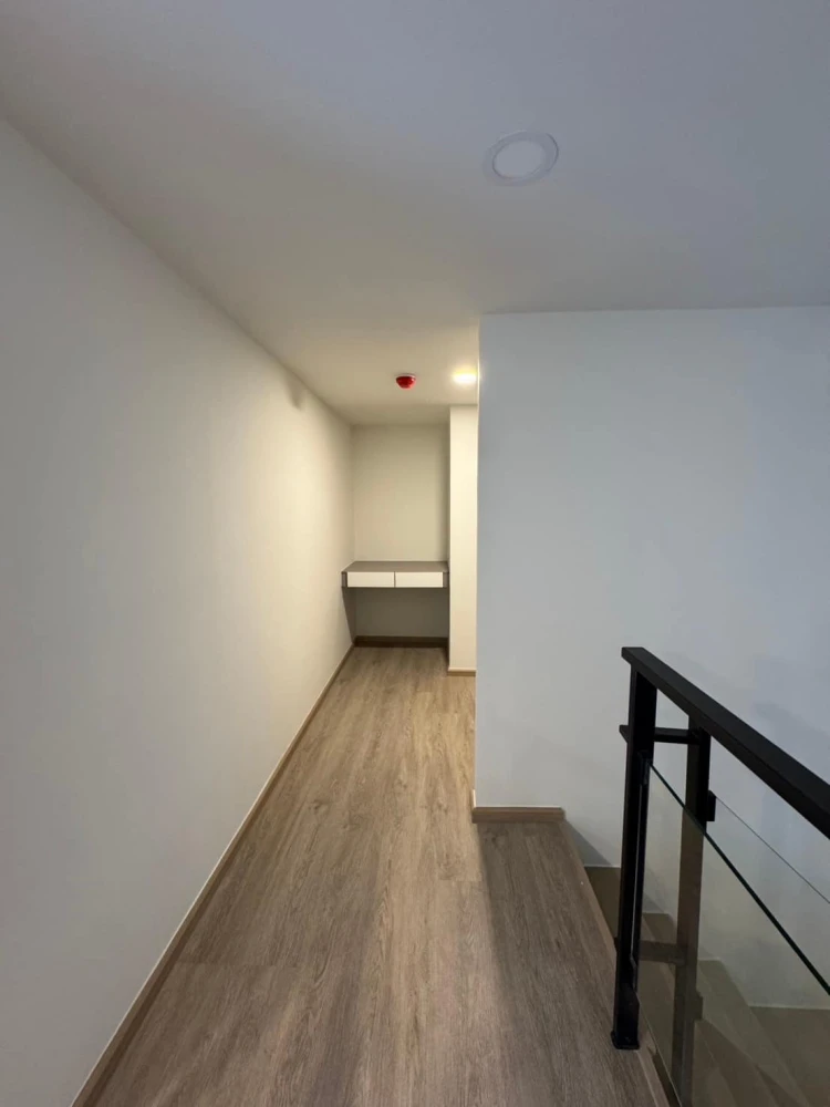 For rent: Origin Plug and Play Nonthaburi Station, 29th floor, corner room, best view. I tell you, you must not miss it.