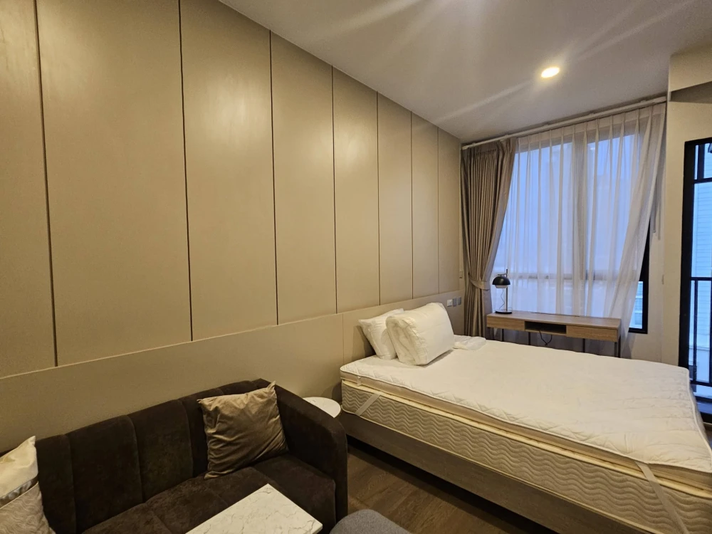 For rent: Origin Phaya Thai. The room is equipped with home automation and fully furnished. Ready to move in.