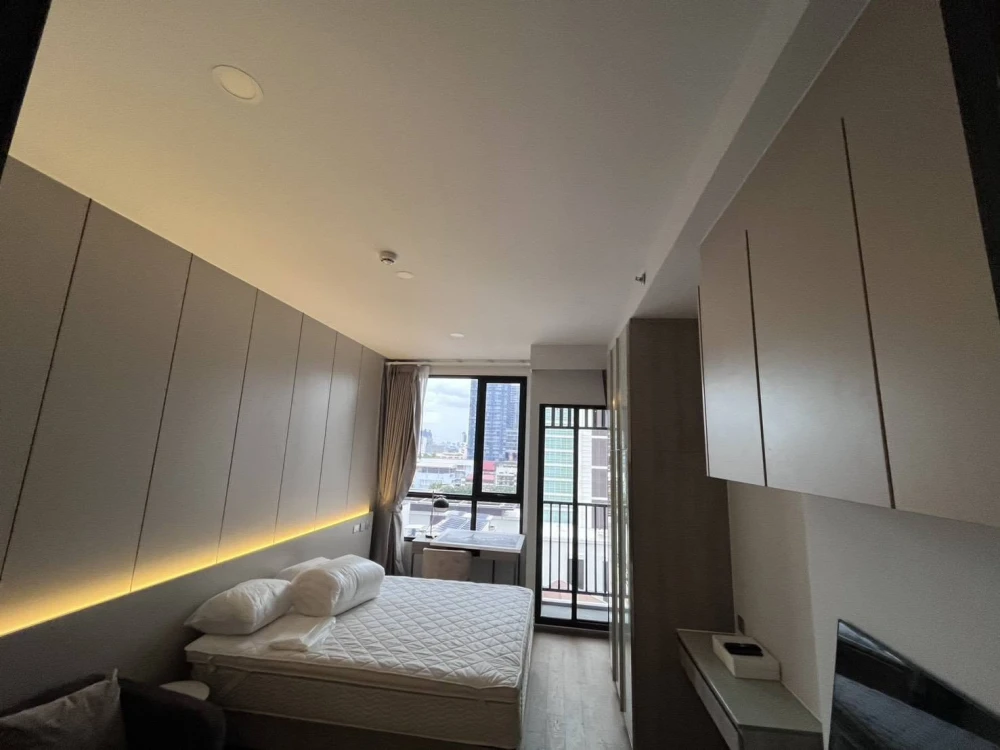 For rent: Origin Phaya Thai. The room is equipped with home automation and fully furnished. Ready to move in.