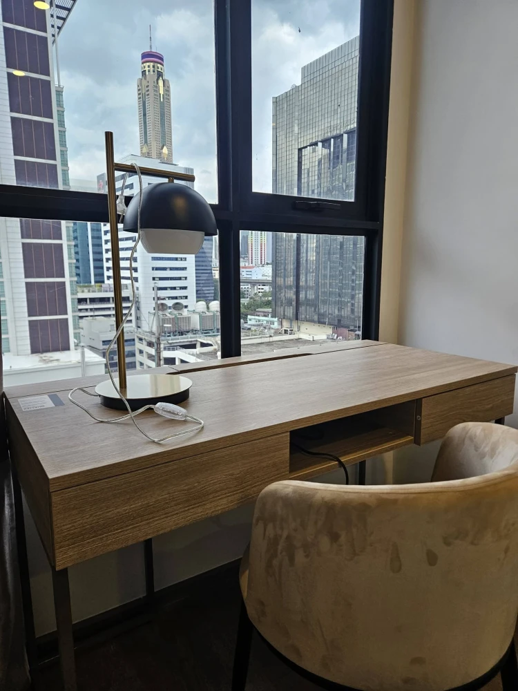 For rent: Origin Phaya Thai. The room is equipped with home automation and fully furnished. Ready to move in.
