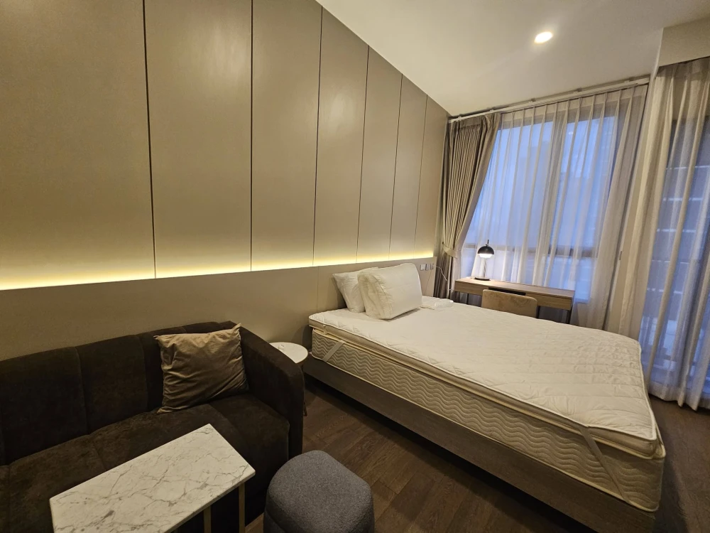 For rent: Origin Phaya Thai. The room is equipped with home automation and fully furnished. Ready to move in.