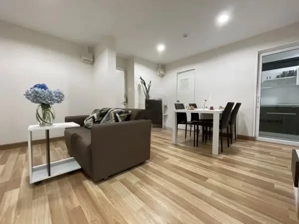 For rent: Apool Condo Bangna, beautiful room, shady atmosphere, ready to move in, complete with furniture and appliances, ready to move in.