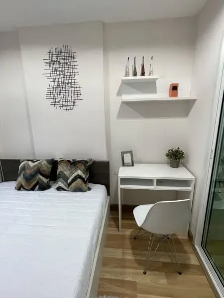 For rent: Apool Condo Bangna, beautiful room, shady atmosphere, ready to move in, complete with furniture and appliances, ready to move in.