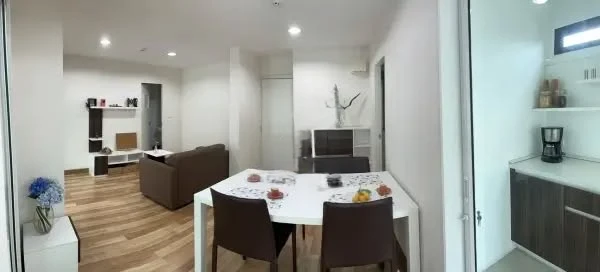 For rent: Apool Condo Bangna, beautiful room, shady atmosphere, ready to move in, complete with furniture and appliances, ready to move in.