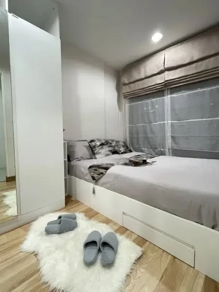 For rent: Apool Condo Bangna, beautiful room, shady atmosphere, ready to move in, complete with furniture and appliances, ready to move in.