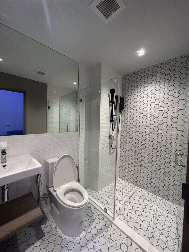 For rent: Altitude Unicorn Sathorn Tha Phra, Duplex room, 2 bedrooms, 21st floor, convenient and complete here, come and book now.