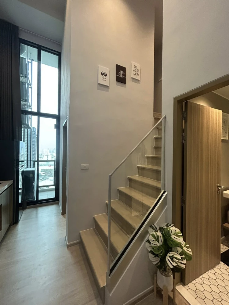 For rent: Altitude Unicorn Sathorn Tha Phra, Duplex room, 2 bedrooms, 21st floor, convenient and complete here, come and book now.