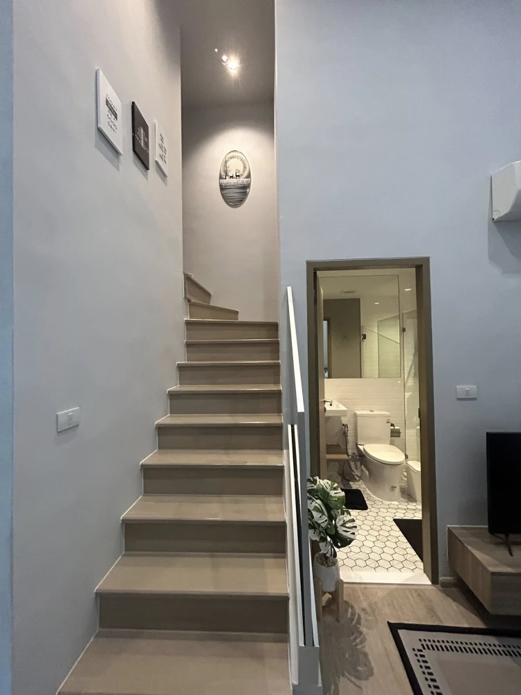 For rent: Altitude Unicorn Sathorn Tha Phra, Duplex room, 2 bedrooms, 21st floor, convenient and complete here, come and book now.