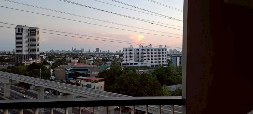 For rent: Asakan Place Srinakarin, Studio room, view of the Yellow Line, fully furnished and equipped, just bring your bags and move in.