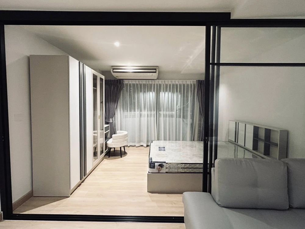 For rent: Ari Place, 1 bedroom, furnished, appliances included. Interested? Reserve now!