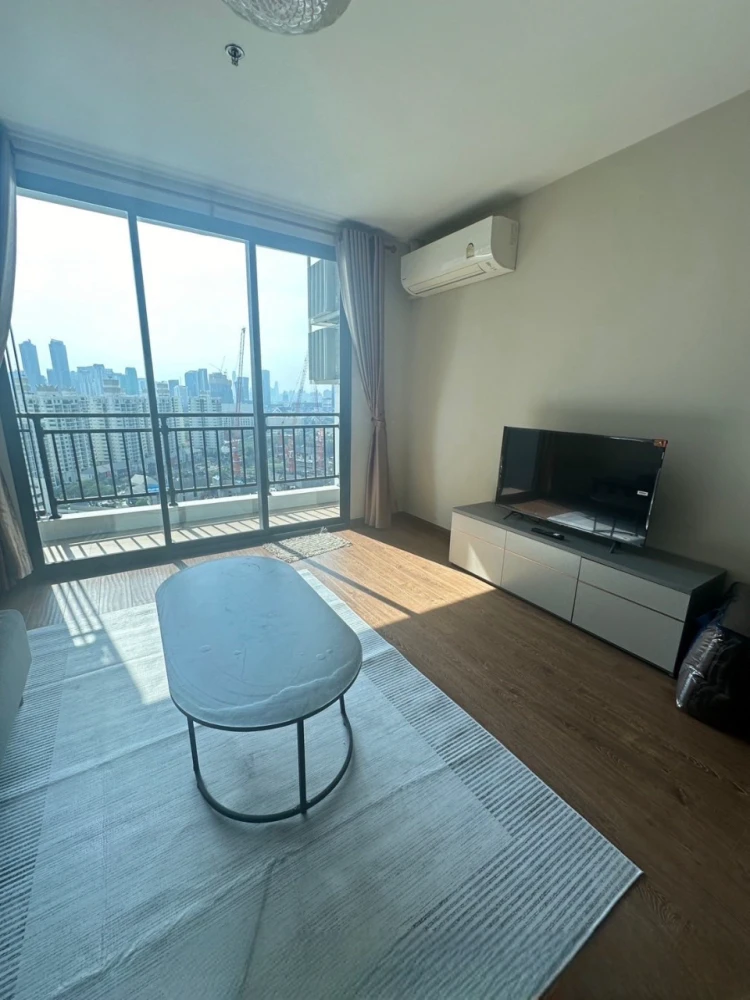 For rent: Artisan Ratchada, very spacious room, high floor, great breeze, hurry and reserve before you miss out.