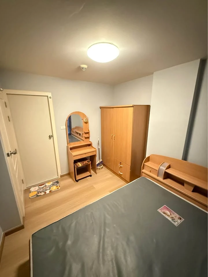 For rent: Incio Seri Thai, Building A, 2nd floor, room size 22 sq m., complete with furniture. Hurry and grab it now!