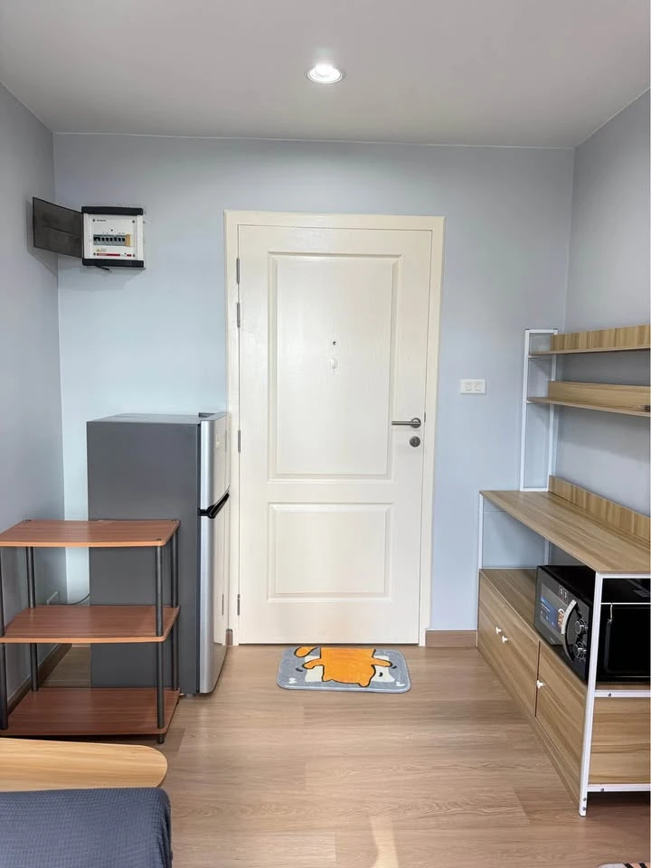 For rent: Incio Seri Thai, Building A, 2nd floor, room size 22 sq m., complete with furniture. Hurry and grab it now!
