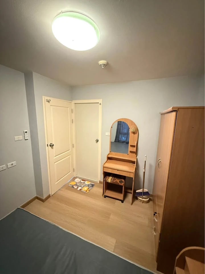 For rent: Incio Seri Thai, Building A, 2nd floor, room size 22 sq m., complete with furniture. Hurry and grab it now!