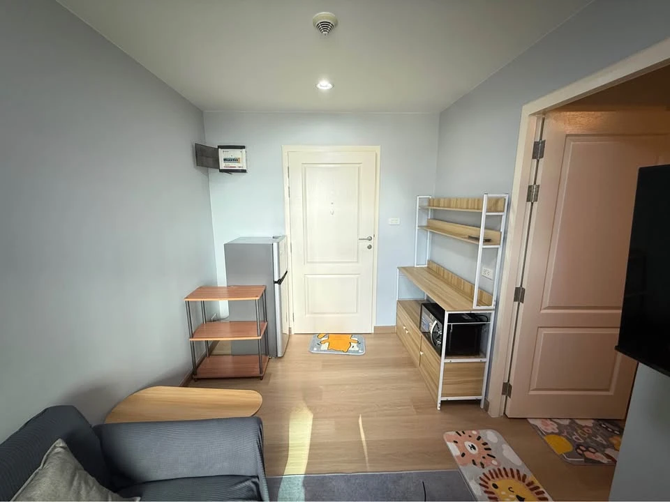 For rent: Incio Seri Thai, Building A, 2nd floor, room size 22 sq m., complete with furniture. Hurry and grab it now!