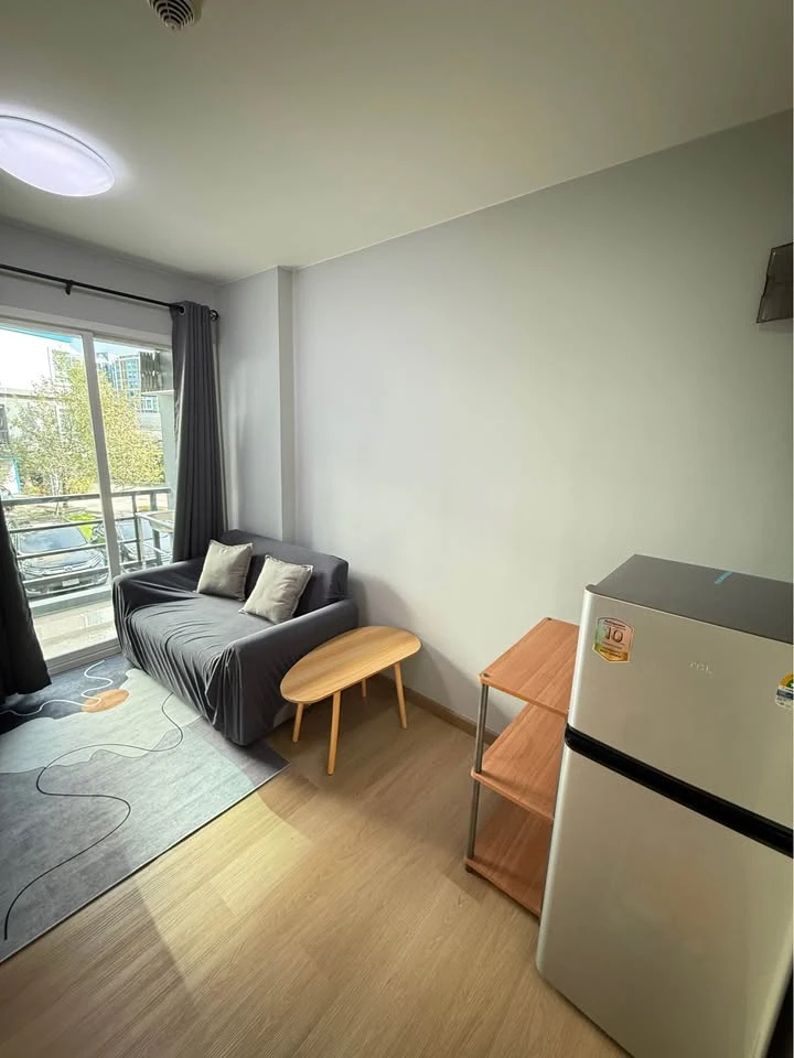For rent: Incio Seri Thai, Building A, 2nd floor, room size 22 sq m., complete with furniture. Hurry and grab it now!